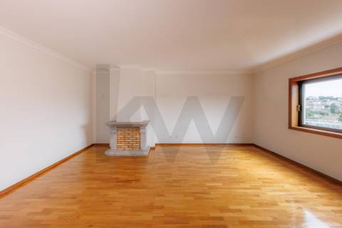 APARTAMENTO T3 PARA ARRENDAMENTO - À CIRCUNVALAÇÃO