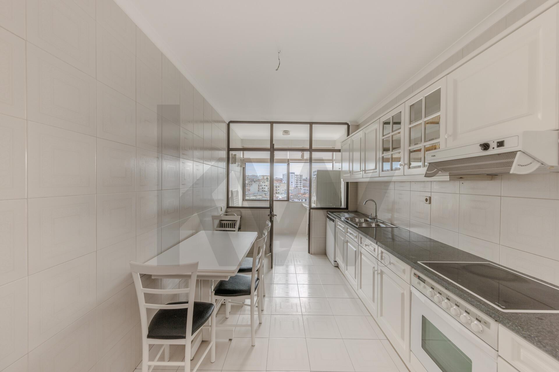 APARTAMENTO T3 PARA ARRENDAMENTO - À CIRCUNVALAÇÃO