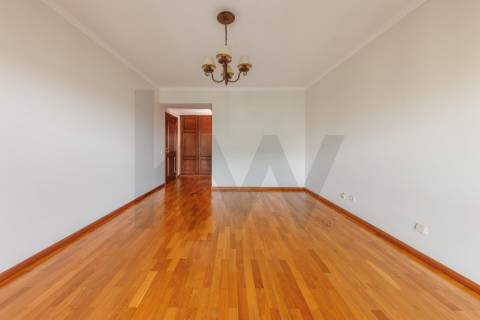 APARTAMENTO T3 PARA ARRENDAMENTO - À CIRCUNVALAÇÃO