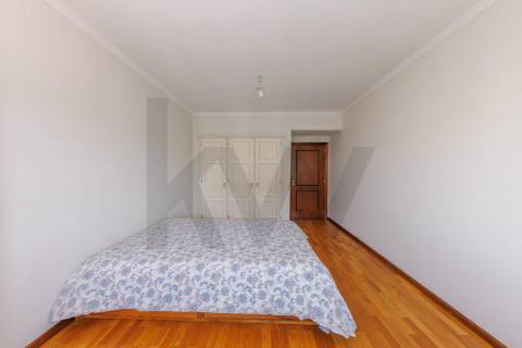 APARTAMENTO T3 PARA ARRENDAMENTO - À CIRCUNVALAÇÃO