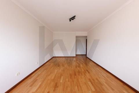 APARTAMENTO T3 PARA ARRENDAMENTO - À CIRCUNVALAÇÃO