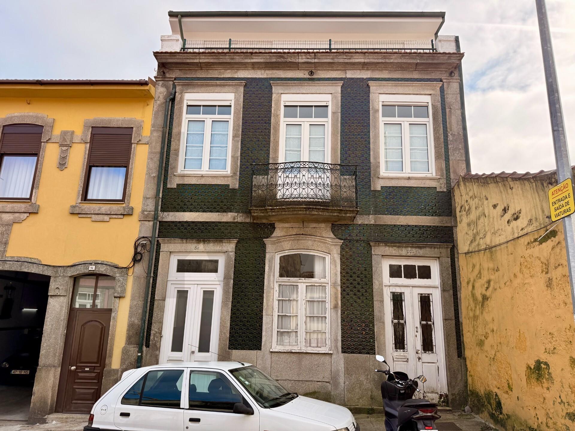 Oportunidade Única no Bonfim: Moradia com Duas Frações e Logradouro