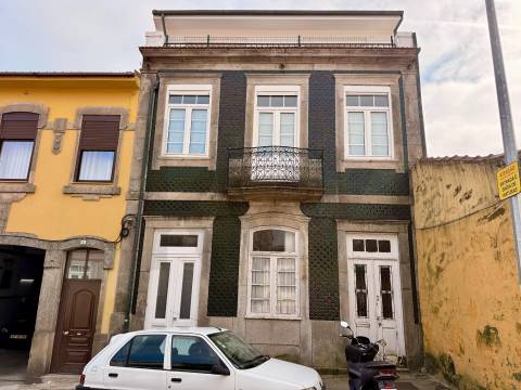 Oportunidade Única no Bonfim: Moradia com Duas Frações e Logradouro