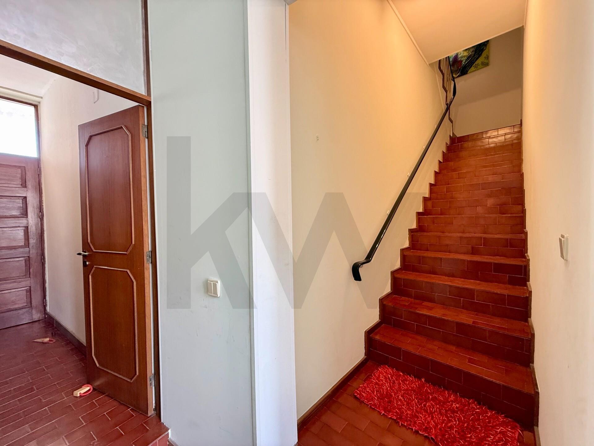 Oportunidade Única no Bonfim: Moradia com Duas Frações e Logradouro