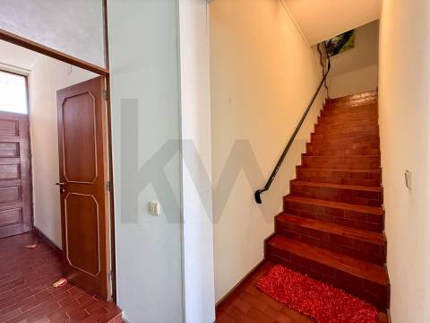 Oportunidade Única no Bonfim: Moradia com Duas Frações e Logradouro