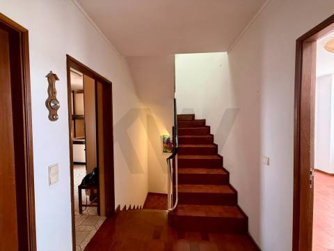 Oportunidade Única no Bonfim: Moradia com Duas Frações e Logradouro