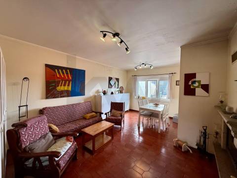 Oportunidade Única no Bonfim: Moradia com Duas Frações e Logradouro