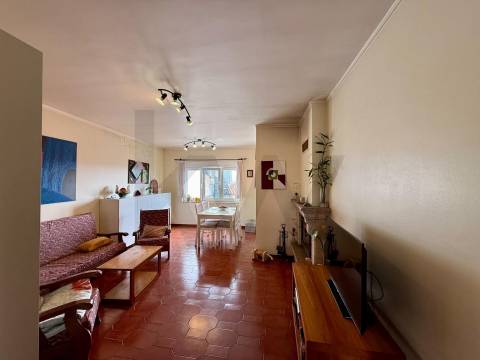 Oportunidade Única no Bonfim: Moradia com Duas Frações e Logradouro