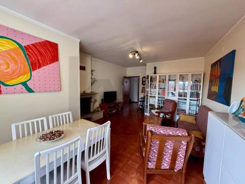 Oportunidade Única no Bonfim: Moradia com Duas Frações e Logradouro