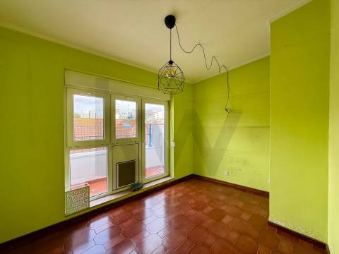 Oportunidade Única no Bonfim: Moradia com Duas Frações e Logradouro