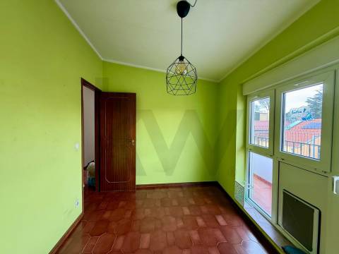 Oportunidade Única no Bonfim: Moradia com Duas Frações e Logradouro