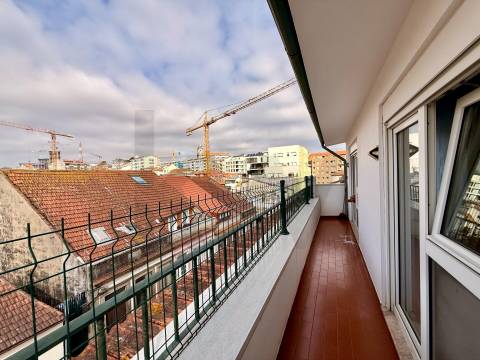 Oportunidade Única no Bonfim: Moradia com Duas Frações e Logradouro