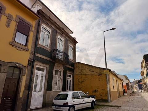 Oportunidade Única no Bonfim: Moradia com Duas Frações e Logradouro