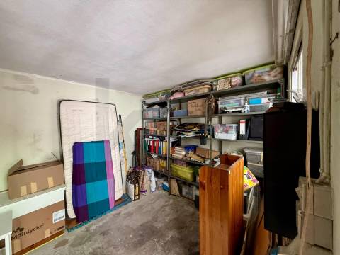 Oportunidade Única no Bonfim: Moradia com Duas Frações e Logradouro