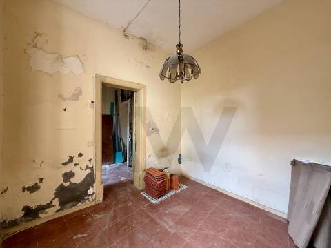 Oportunidade Única no Bonfim: Moradia com Duas Frações e Logradouro