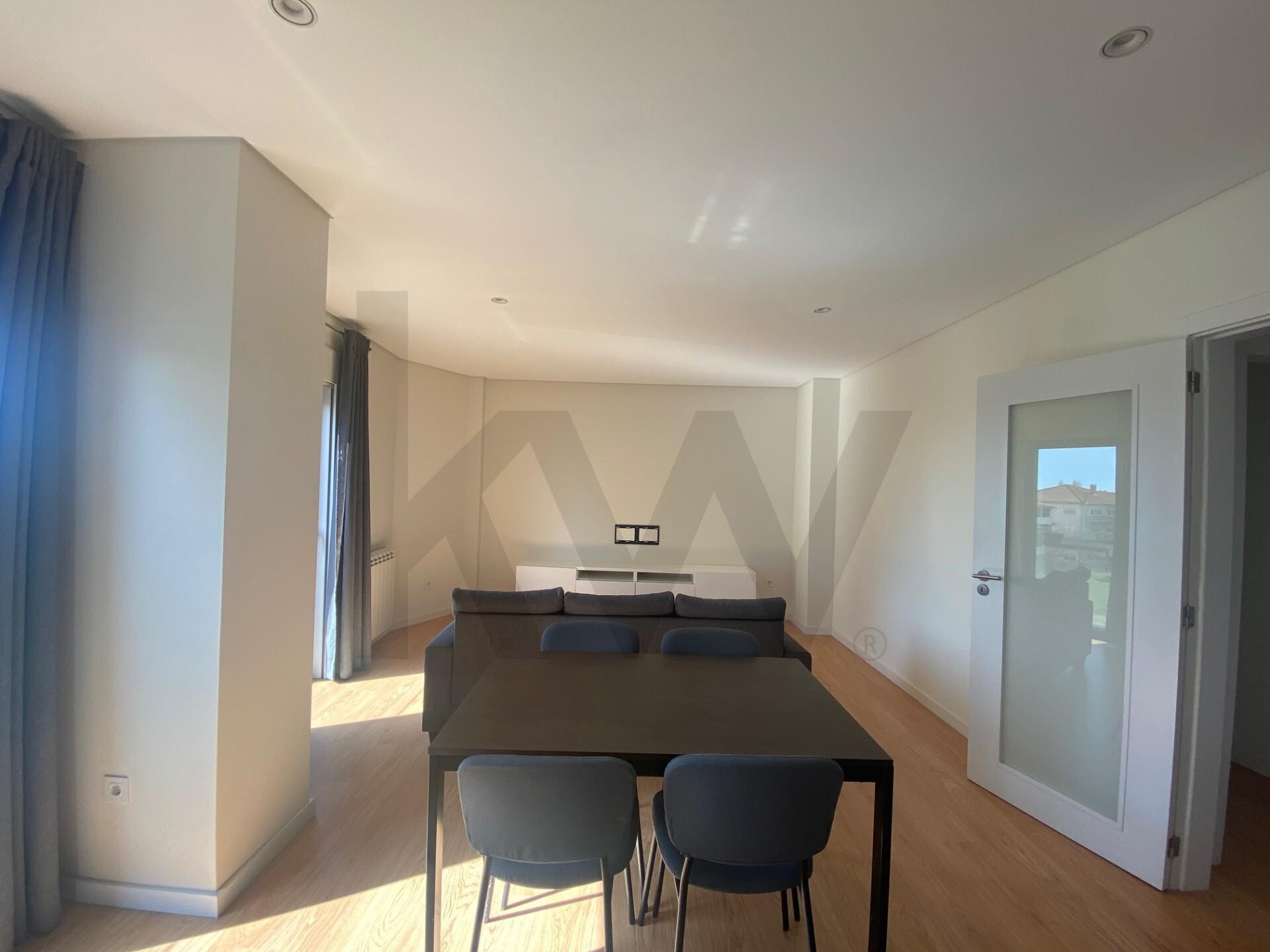 Apartamento T2 para arrendamento na Rua de Pereiró, Porto