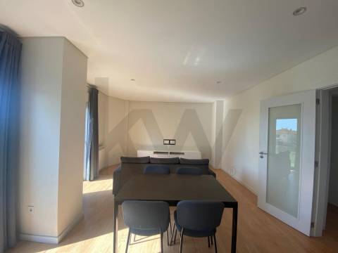 Apartamento T2 para arrendamento na Rua de Pereiró, Porto