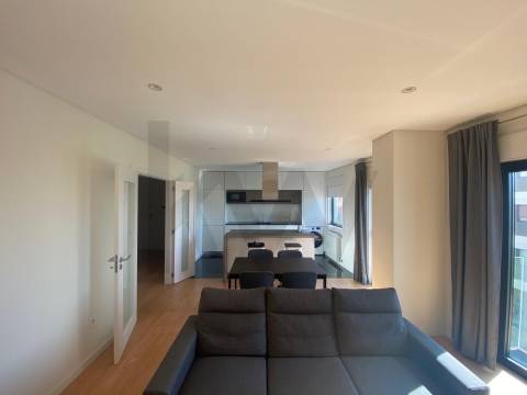 Apartamento T2 para arrendamento na Rua de Pereiró, Porto