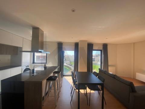 Apartamento T2 para arrendamento na Rua de Pereiró, Porto