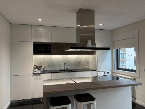 Apartamento T2 para arrendamento na Rua de Pereiró, Porto