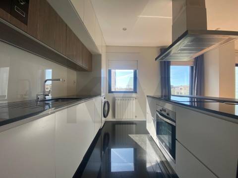 Apartamento T2 para arrendamento na Rua de Pereiró, Porto