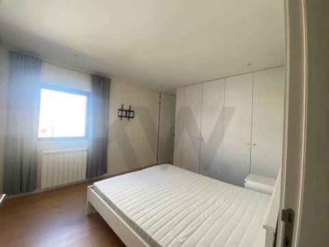 Apartamento T2 para arrendamento na Rua de Pereiró, Porto