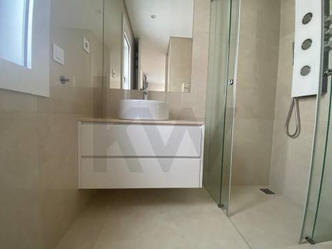 Apartamento T2 para arrendamento na Rua de Pereiró, Porto