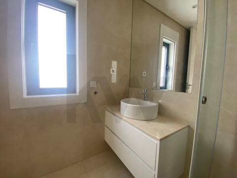 Apartamento T2 para arrendamento na Rua de Pereiró, Porto