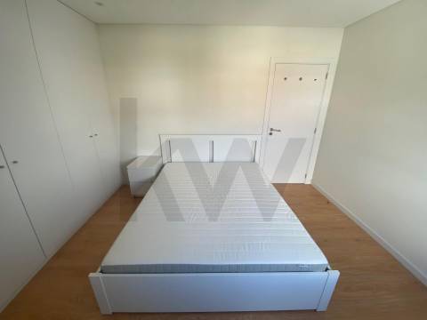 Apartamento T2 para arrendamento na Rua de Pereiró, Porto