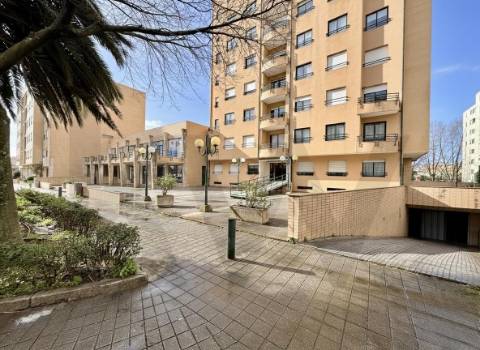 Excelente Apartamento T3 em Ramalde, Porto – 8º Andar com Varanda