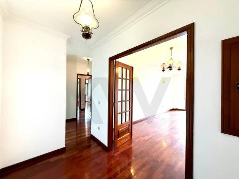 Excelente Apartamento T3 em Ramalde, Porto – 8º Andar com Varanda