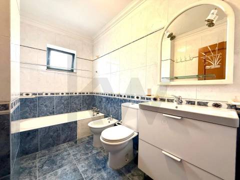 Excelente Apartamento T3 em Ramalde, Porto – 8º Andar com Varanda