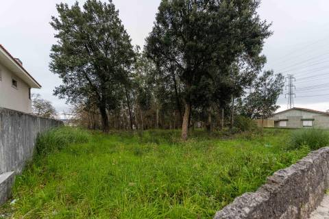 Terreno com PIP Aprovado para 8 Moradias na Maia – Oportunidade de Investimento