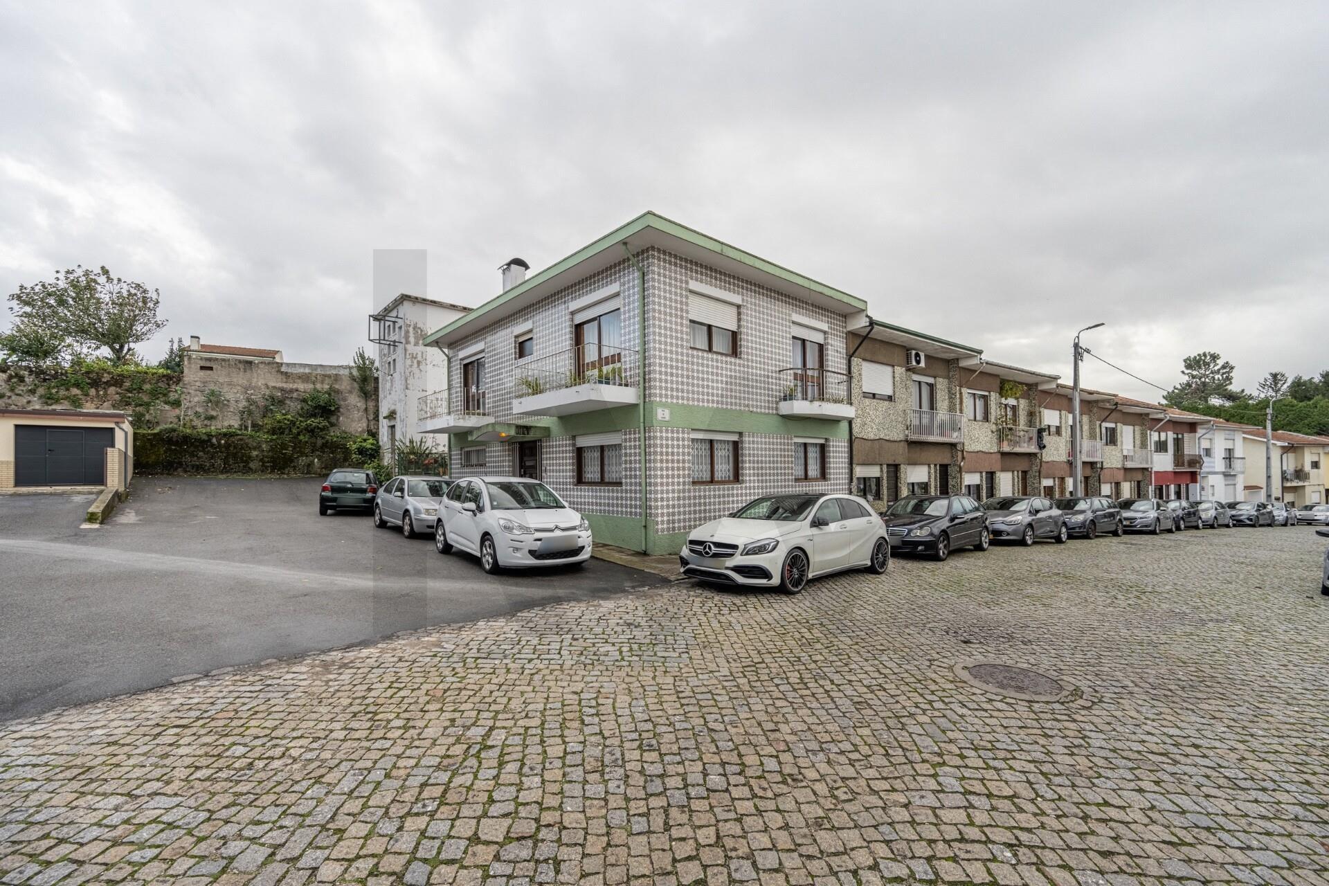 OPORTUNIDADE - PREÇO REVISTO | Moradia T4 de 3 Frentes em Oliveira do Douro