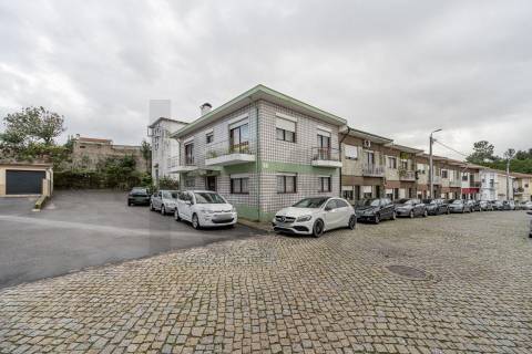 OPORTUNIDADE - PREÇO REVISTO | Moradia T4 de 3 Frentes em Oliveira do Douro