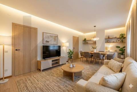 OPORTUNIDADE - PREÇO REVISTO | Moradia T4 de 3 Frentes em Oliveira do Douro