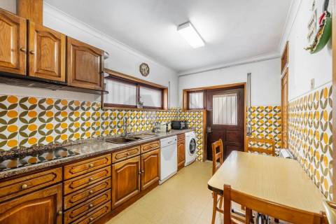 OPORTUNIDADE - PREÇO REVISTO | Moradia T4 de 3 Frentes em Oliveira do Douro