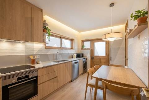 OPORTUNIDADE - PREÇO REVISTO | Moradia T4 de 3 Frentes em Oliveira do Douro