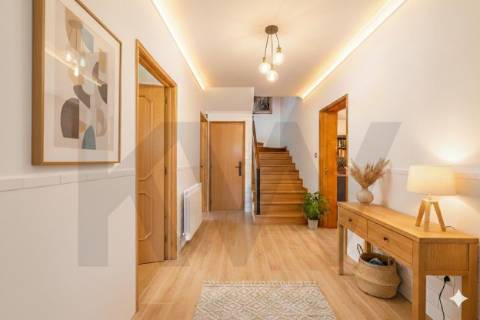 OPORTUNIDADE - PREÇO REVISTO | Moradia T4 de 3 Frentes em Oliveira do Douro