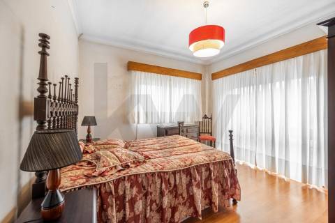 OPORTUNIDADE - PREÇO REVISTO | Moradia T4 de 3 Frentes em Oliveira do Douro