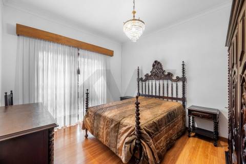 OPORTUNIDADE - PREÇO REVISTO | Moradia T4 de 3 Frentes em Oliveira do Douro