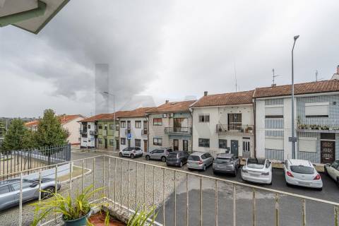 OPORTUNIDADE - PREÇO REVISTO | Moradia T4 de 3 Frentes em Oliveira do Douro