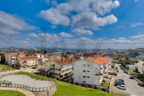 Apartamento T3 à venda em Oliveira do Douro – Excelente oportunidade!