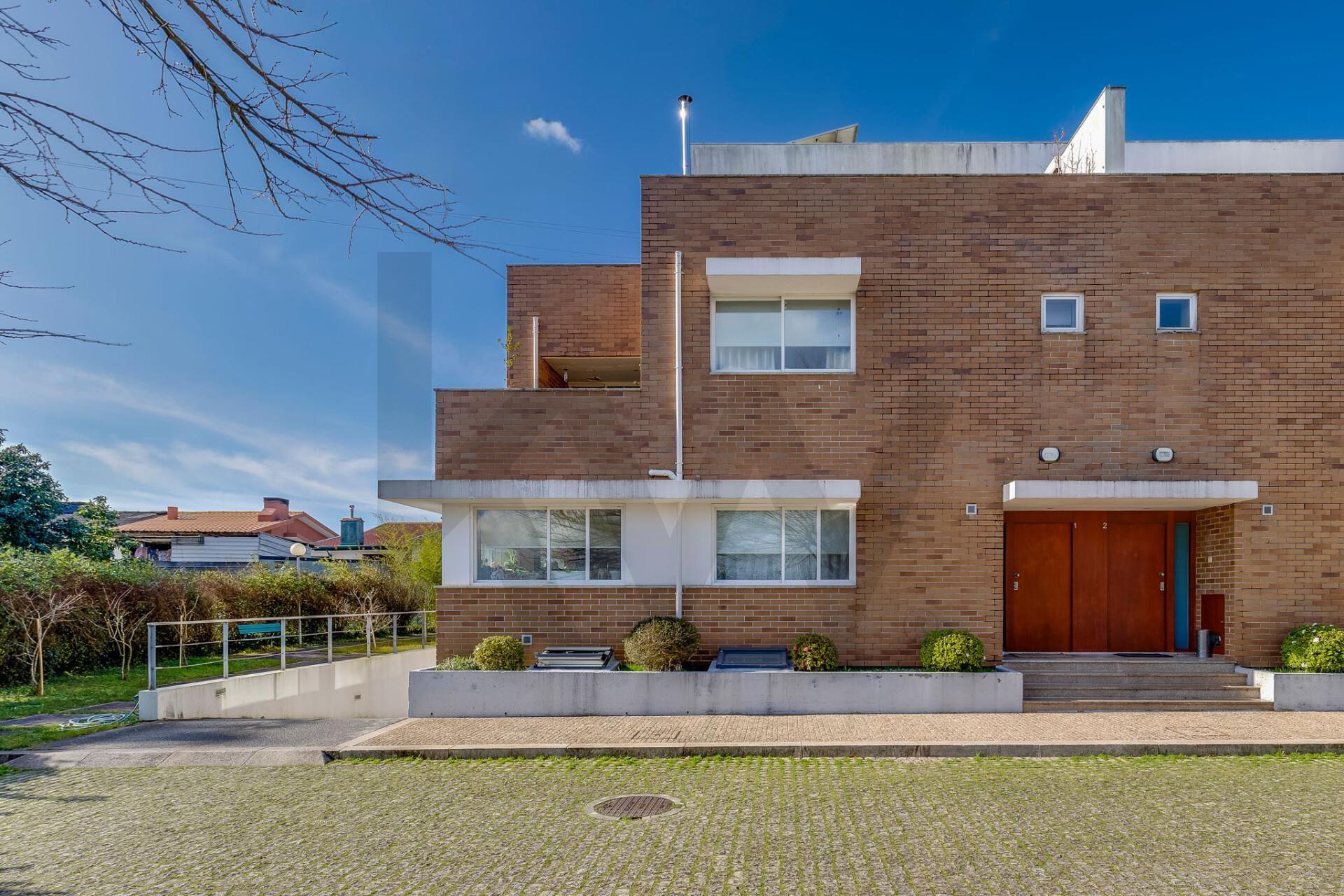 Exclusiva Moradia T5 em Castêlo da Maia – Condomínio Privado