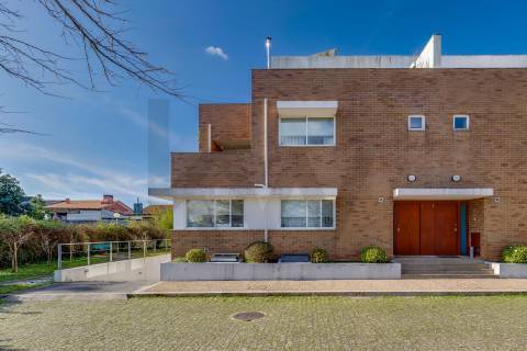 Exclusiva Moradia T5 em Castêlo da Maia – Condomínio Privado