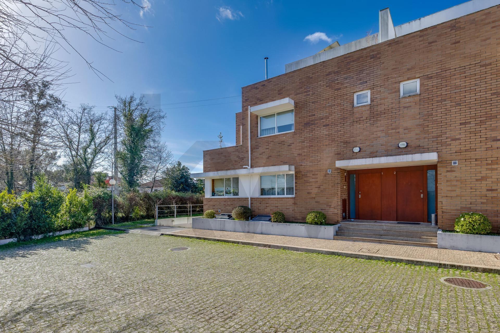 Exclusiva Moradia T5 em Castêlo da Maia – Condomínio Privado