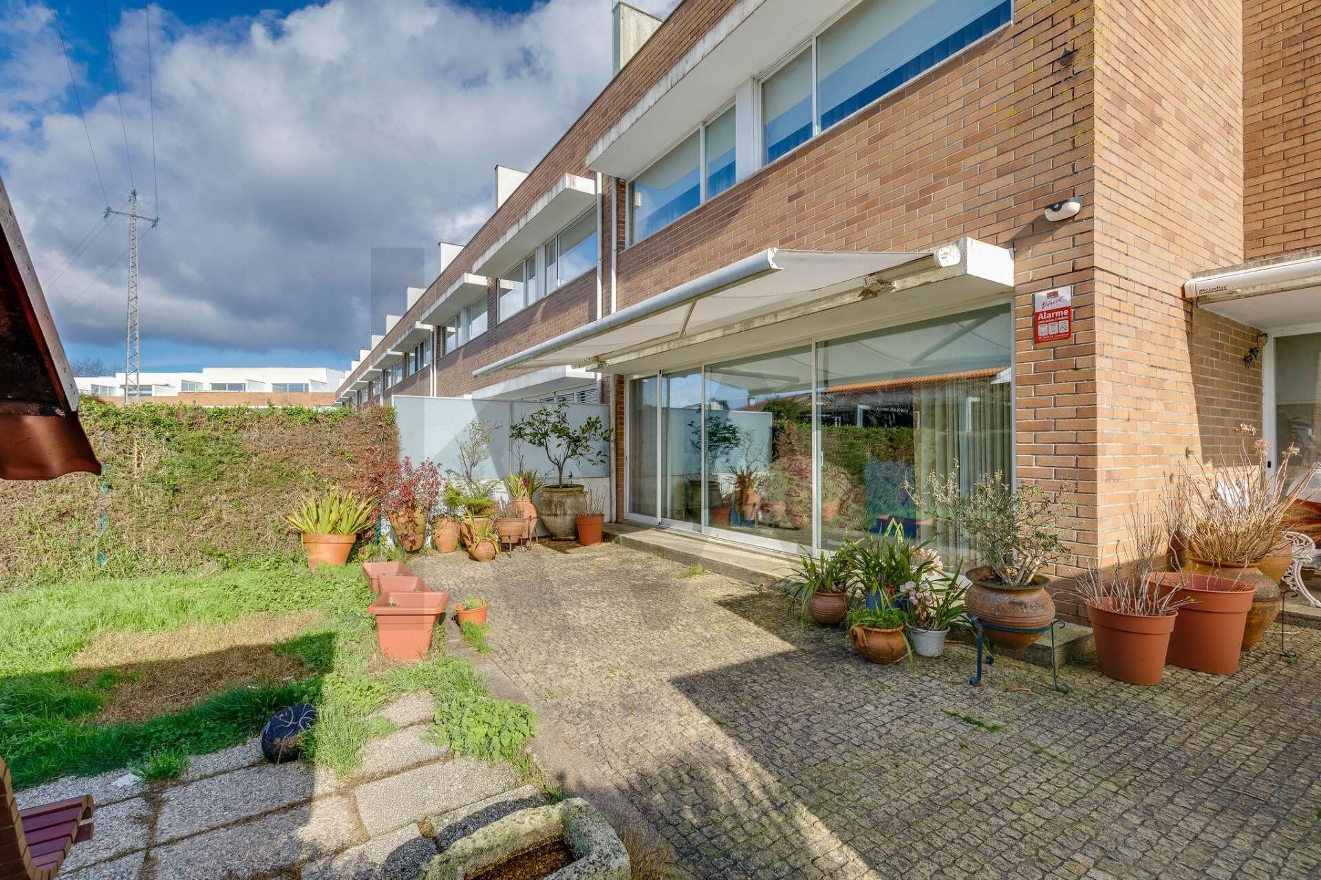 Exclusiva Moradia T5 em Castêlo da Maia – Condomínio Privado