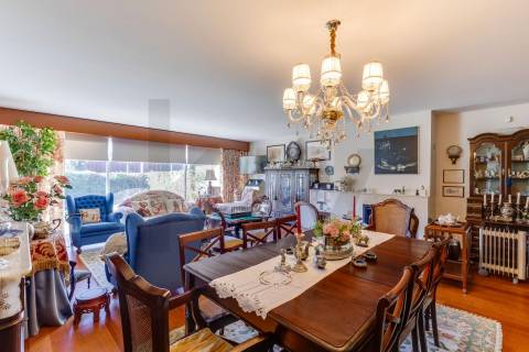 Exclusiva Moradia T5 em Castêlo da Maia – Condomínio Privado