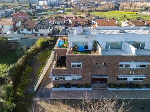 Exclusiva Moradia T5 em Castêlo da Maia – Condomínio Privado