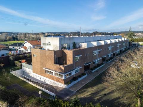 Exclusiva Moradia T5 em Castêlo da Maia – Condomínio Privado